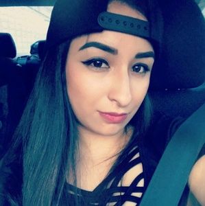 Meet your Posher, Carla